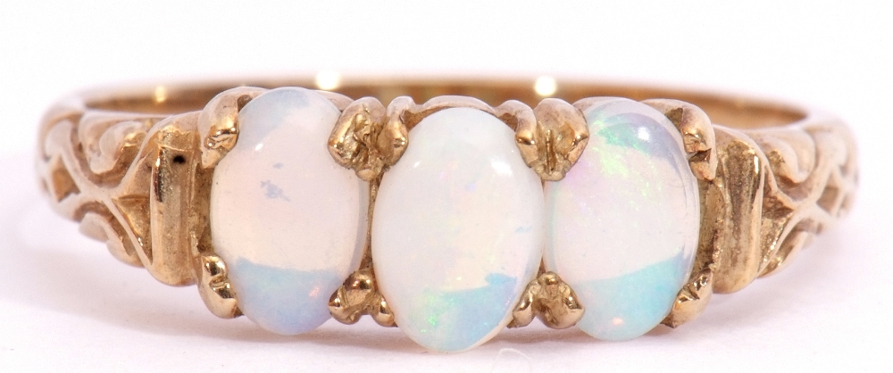 9ct gold and opalescent three-stone ring, featuring three oval cabochon opalescents, individually - Image 3 of 7