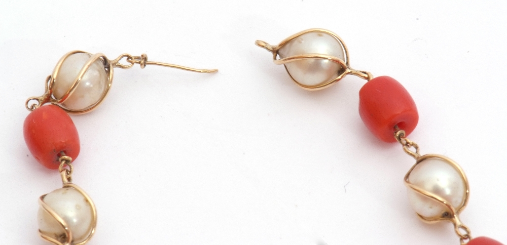 Antique pearl and coral set bracelet, alternate design of drum shaped coral beads and wire work - Image 2 of 6