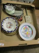 TRAY CONTAINING CERAMIC ITEMS