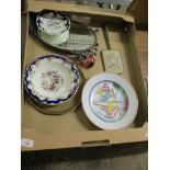 TRAY CONTAINING CERAMIC ITEMS