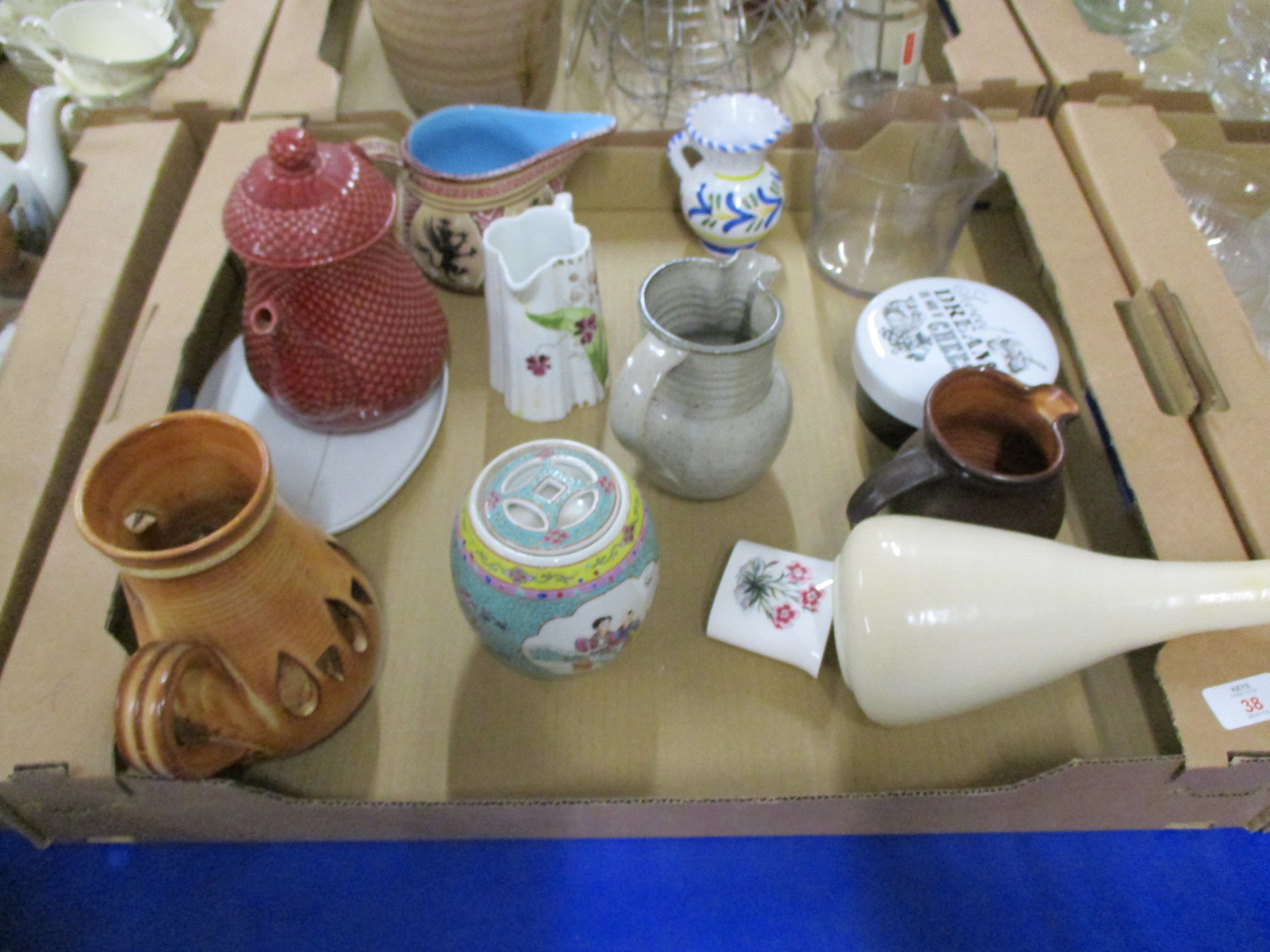 CERAMIC WARES INCLUDING AN ITALIAN POTTERY JUG, SMALL CHINESE PORCELAIN JAR AND COVER ETC