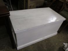 WHITE PAINTED BLANKET BOX CONTAINING SUITCASE, VINTAGE TIE PRESS ETC, 96CM WIDE