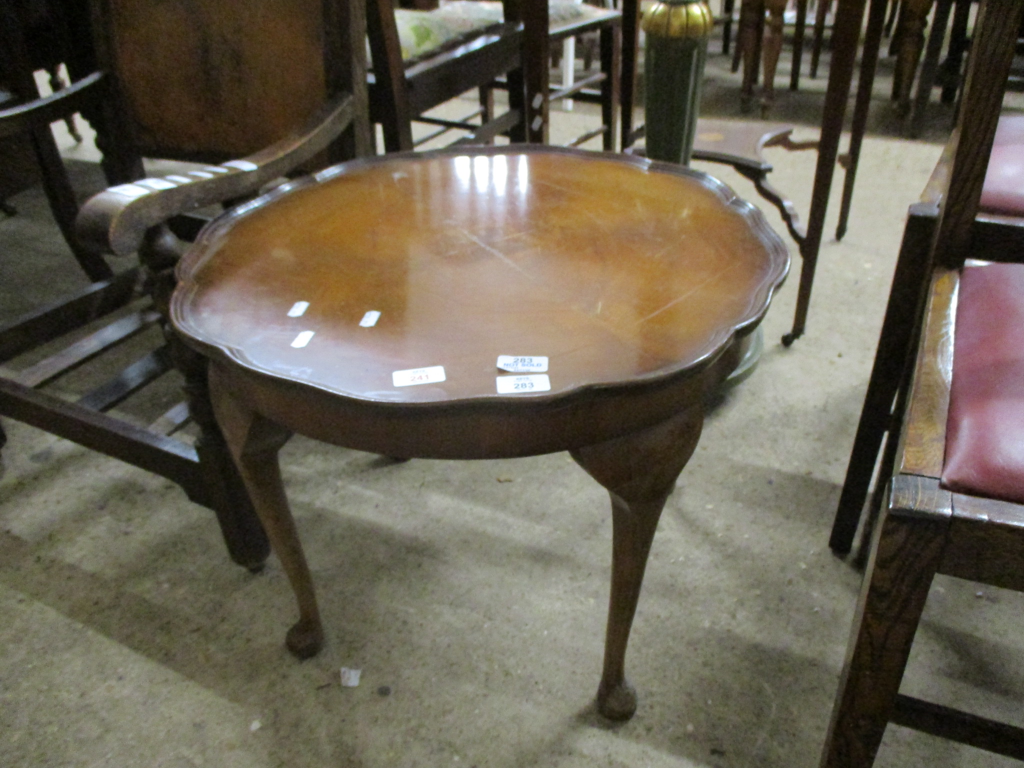 WALNUT EFFECT OCCASIONAL TABLE, CIRCA EARLY 20TH CENTURY, 58CM DIAM