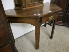 MAHOGANY SIDE TABLE OF CANTED FORM WITH SINGLE FRIEZE DRAWER, 117CM WIDE