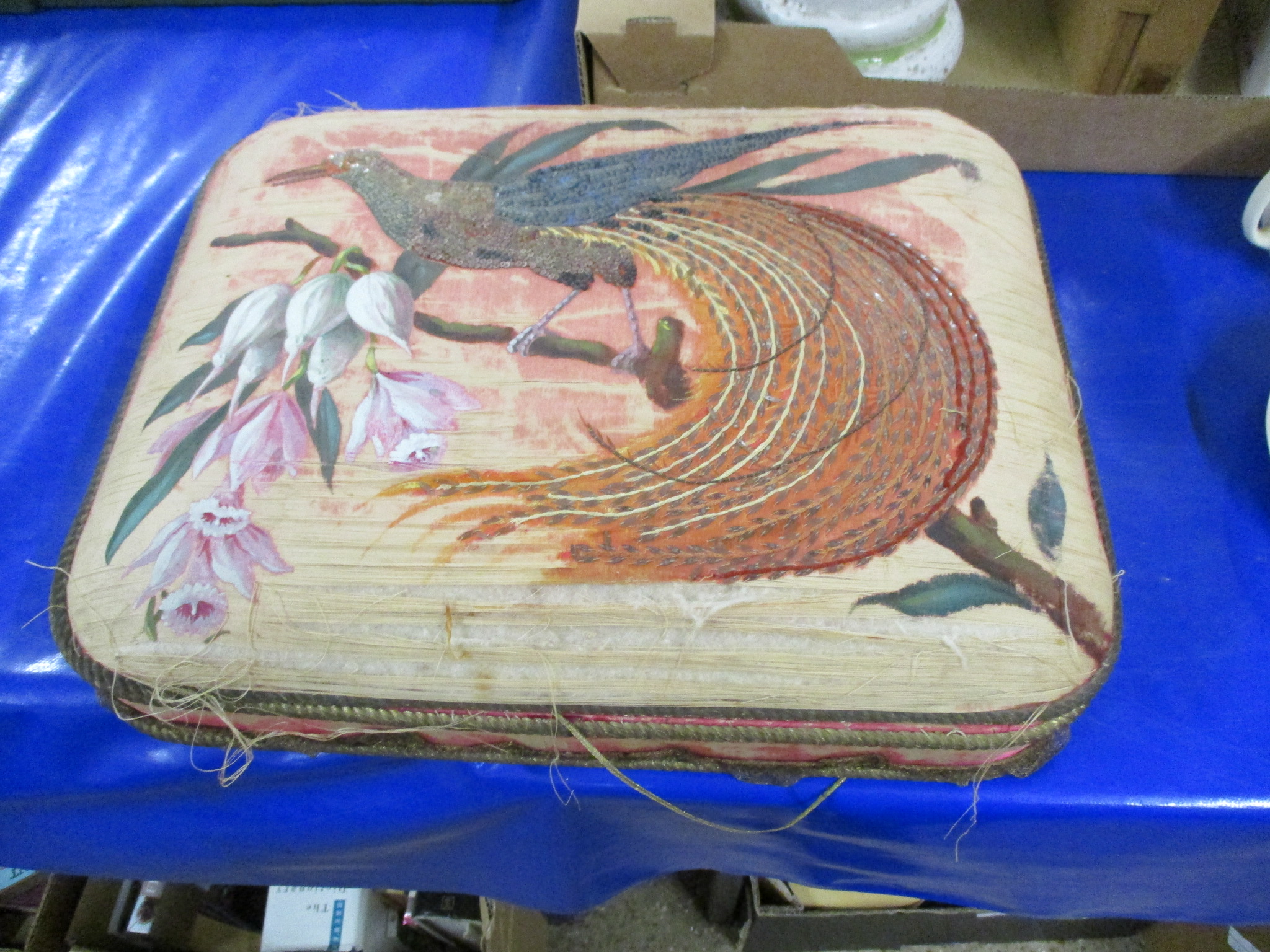 BOX WITH EMBROIDERED BIRDS TO COVER