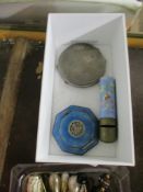 BOX CONTAINING TWO METAL COMPACTS AND CERAMIC HOLDER