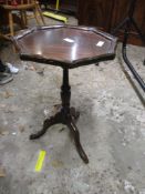 REPRODUCTION MAHOGANY PEDESTAL TABLE WITH OCTAGONAL TOP, 34CM WIDE