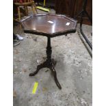 REPRODUCTION MAHOGANY PEDESTAL TABLE WITH OCTAGONAL TOP, 34CM WIDE