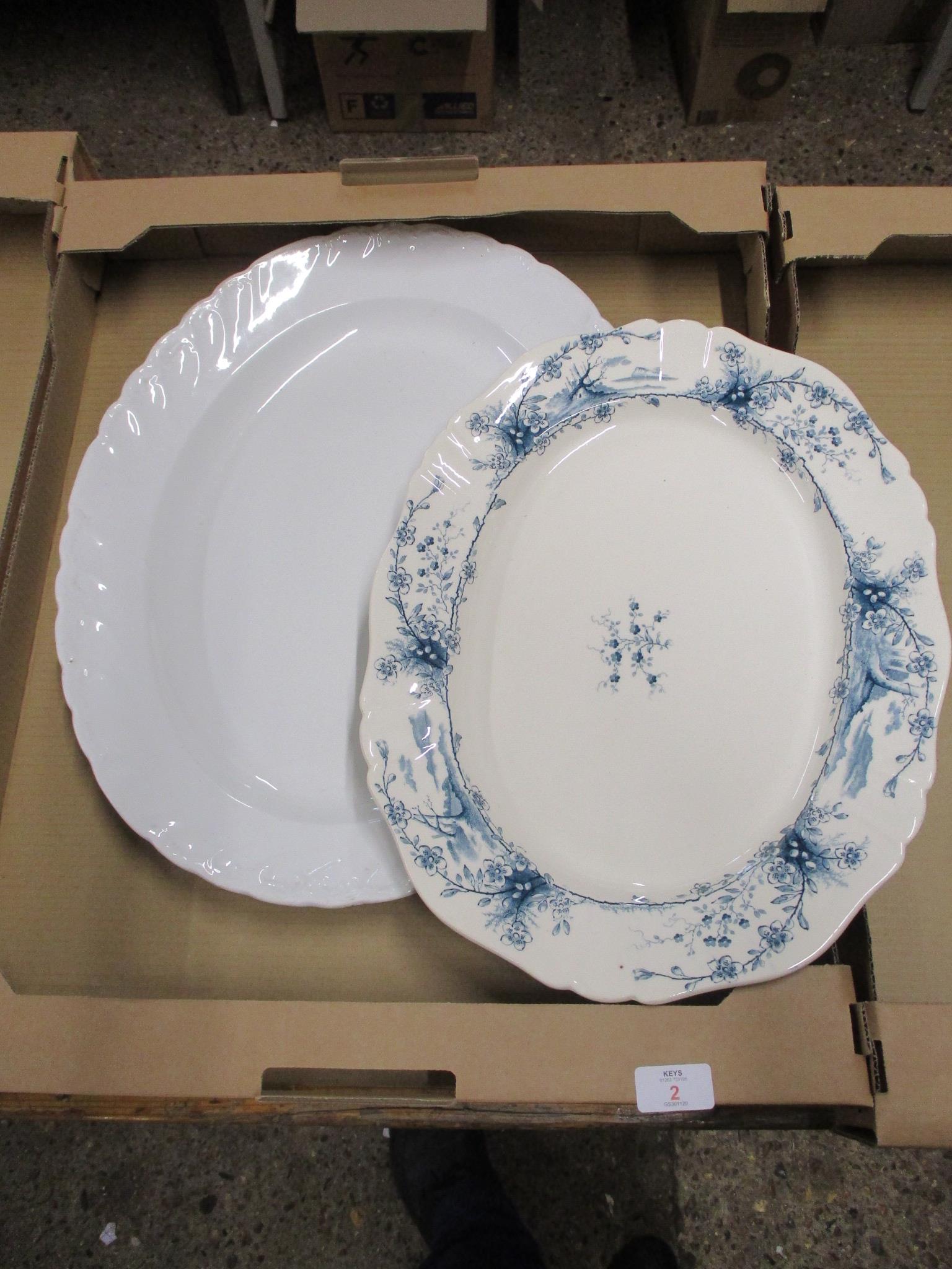 BOX CONTAINING TWO LARGE SERVING DISHES