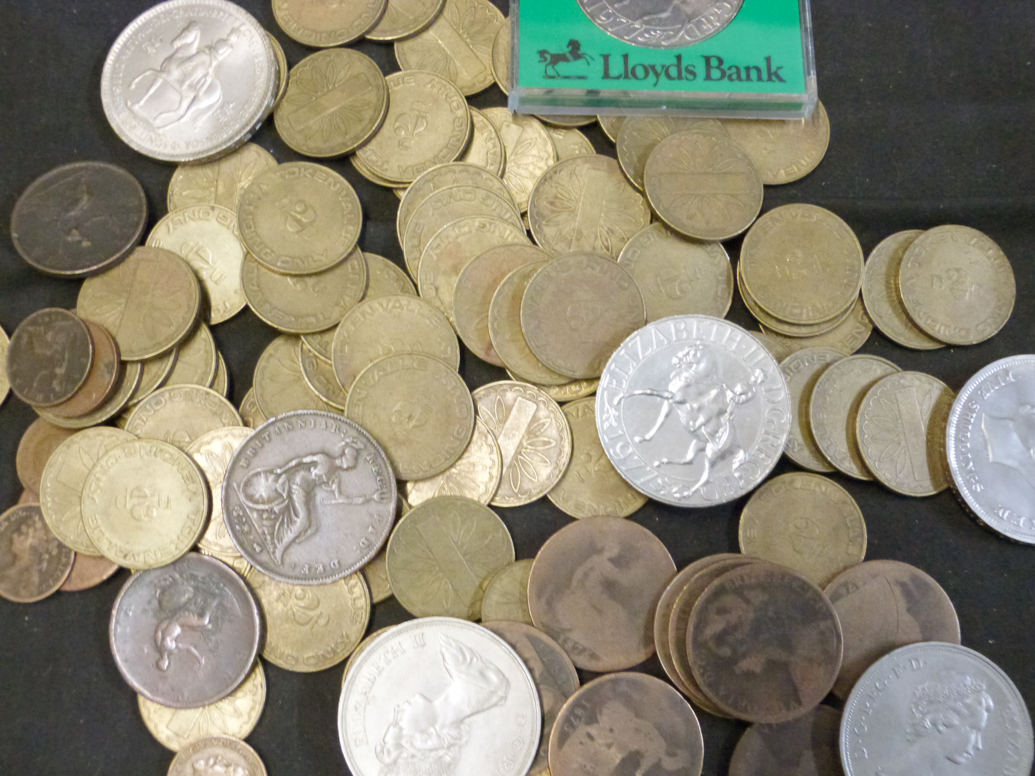 Box: good quantity assorted coins + some vending tokens