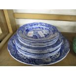 QUANTITY OF COPELAND SPODE ITALIAN PATTERN PLATES, SIDE PLATES AND A DINNER PLATE