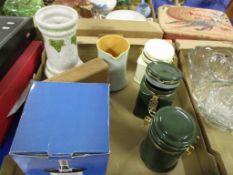 GROUP OF CERAMIC KITCHEN WARES INCLUDING THREE CERAMIC JARS WITH COVERS