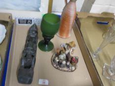 TRAY CONTAINING WOODEN AFRICAN TYPE FIGURE, A VENETIAN STYLE GLASS VASE AND A POTTERY FIGURE OF A