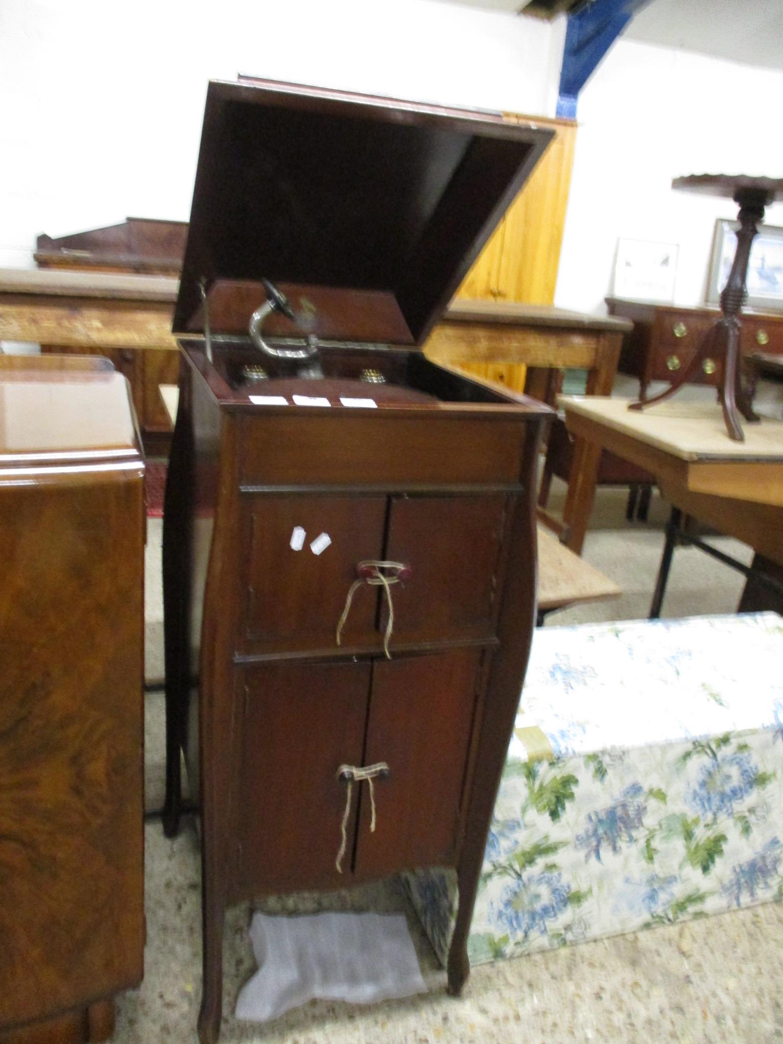 VINTAGE WIND UP CABINET GRAMOPHONE, 42.5CM WIDE