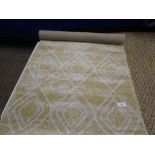 SMALL RUG WITH YELLOW GEOMETRIC DESIGN