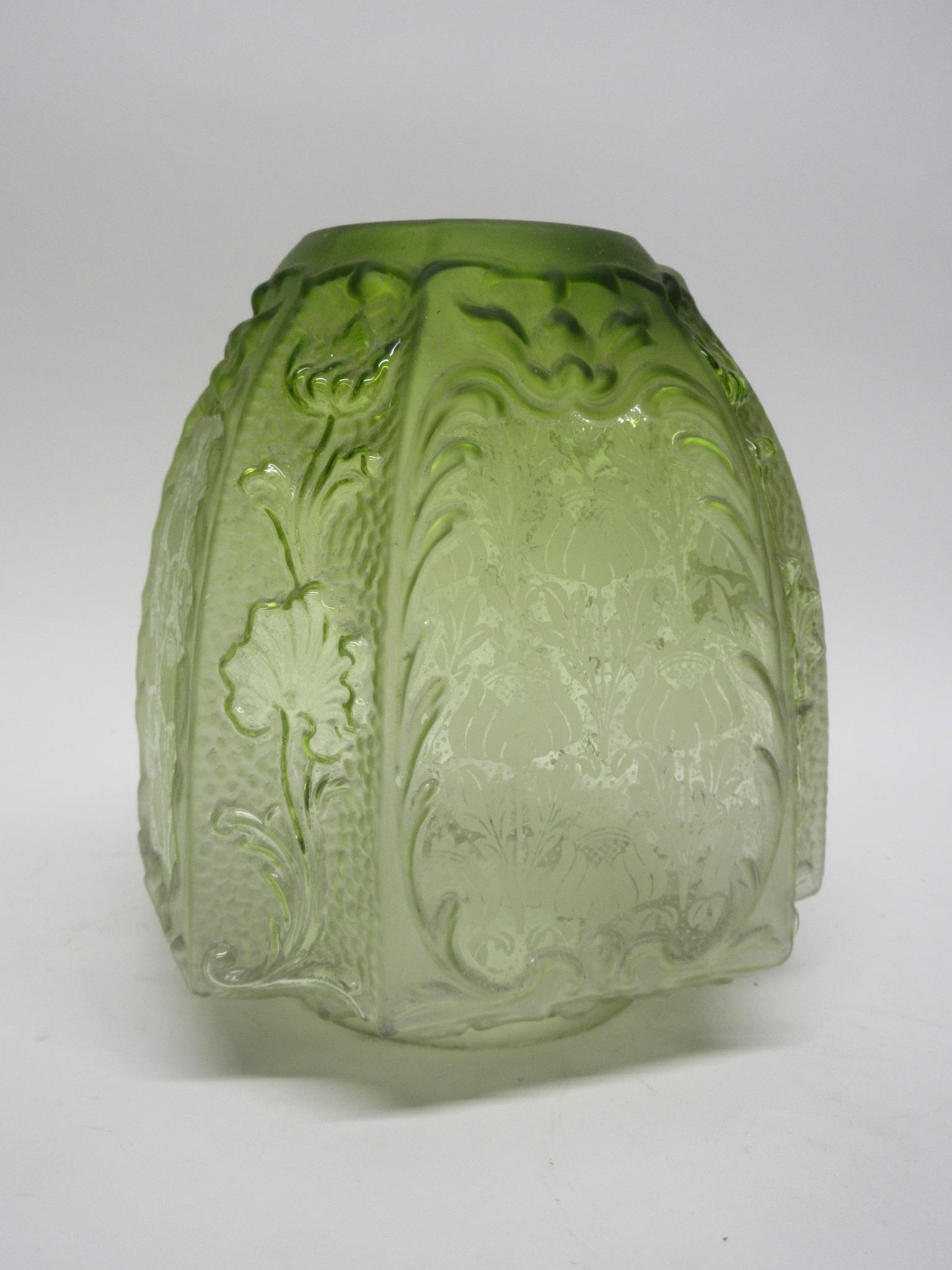 Green glass oil lamp shade with Art Nouveau design of poppies, 10cm diam at base - Image 7 of 7