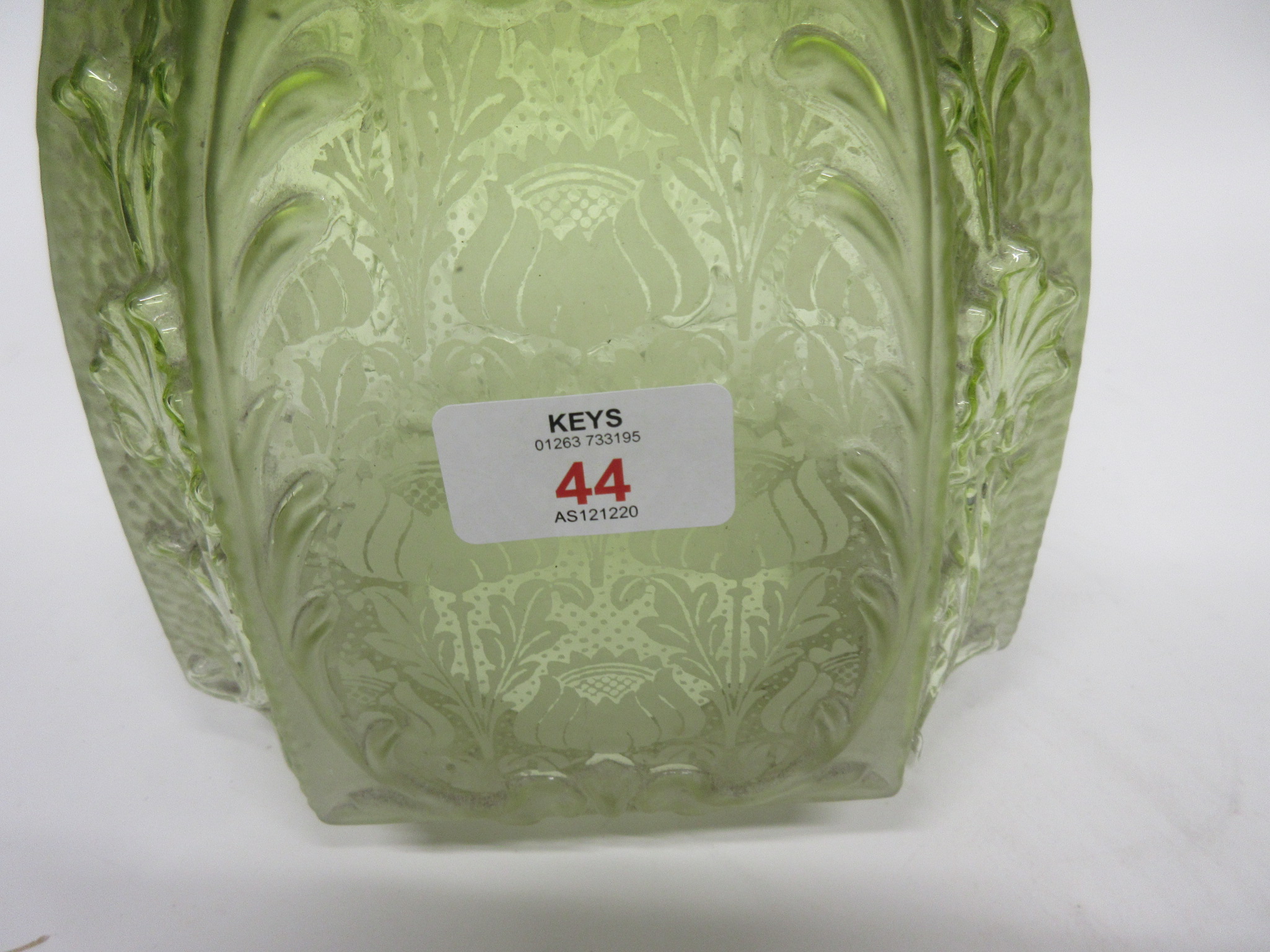 Green glass oil lamp shade with Art Nouveau design of poppies, 10cm diam at base