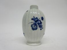 18th century Worcester porcelain tea canister of ribbed form decorated with dry blue flowers, 13cm