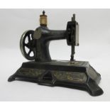 Vintage small sewing machine, 24cm long