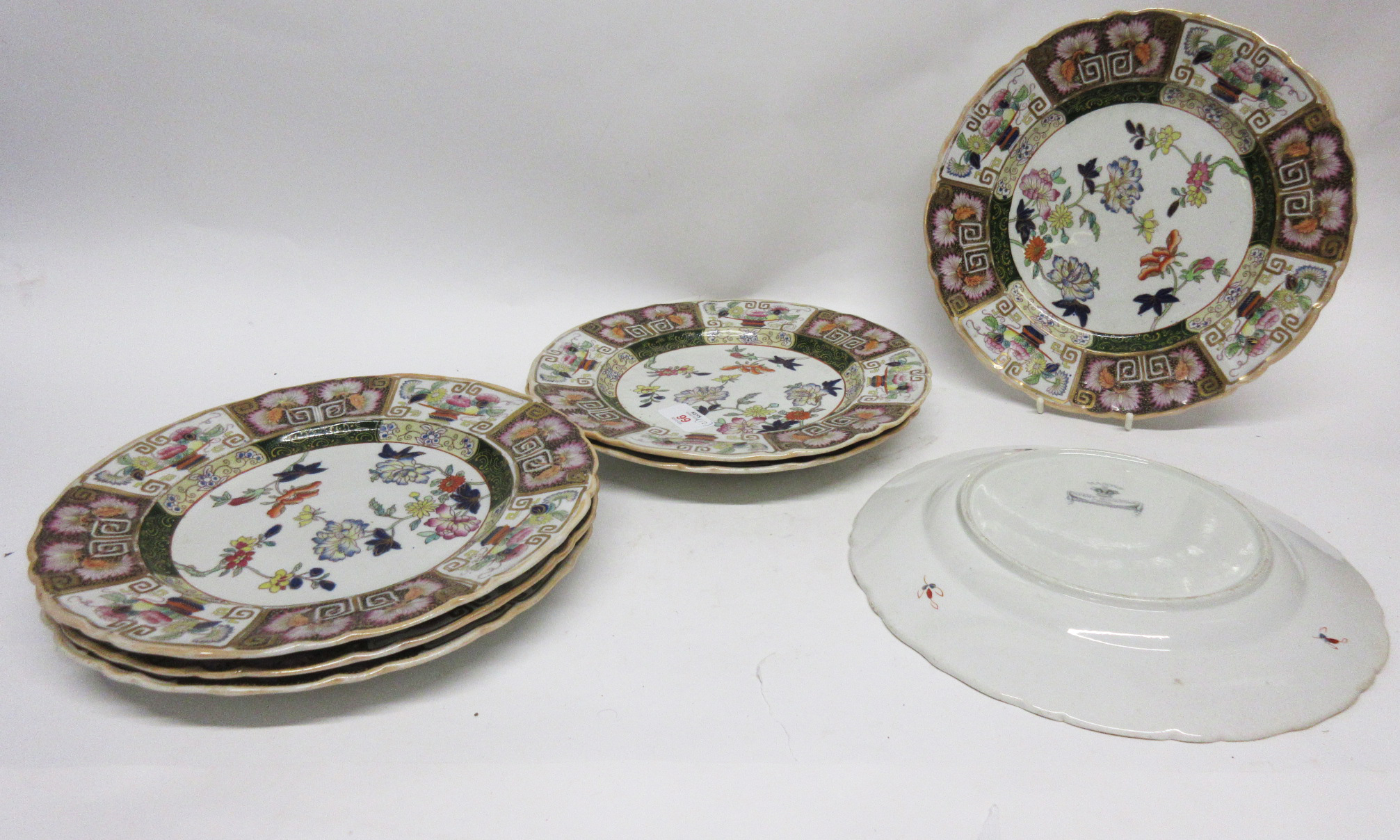 Set of Mason's Ironstone dinner plates, pattern 2842, comprising 12 dinner plates, all with a