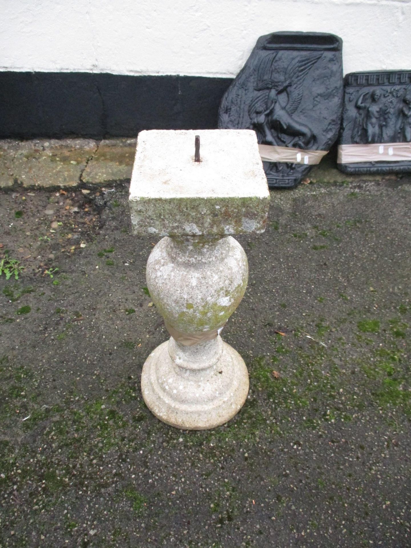 MOULDED GARDEN PEDESTAL, HEIGHT APPROX 55CM