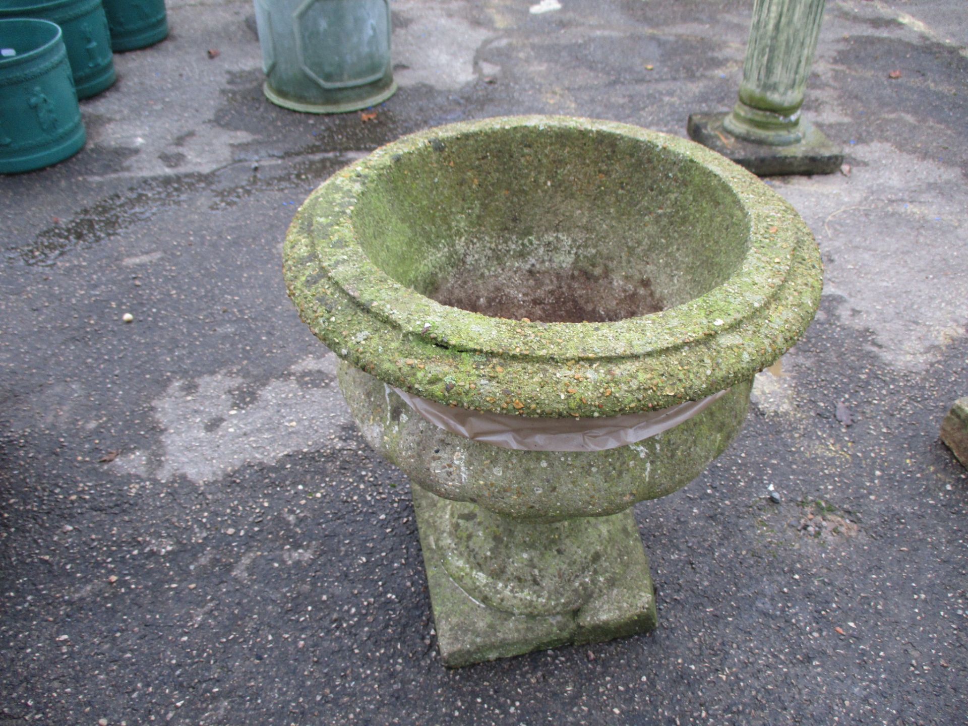 COMPOSITION MOULDED GARDEN URN, HEIGHT APPROX 42CM