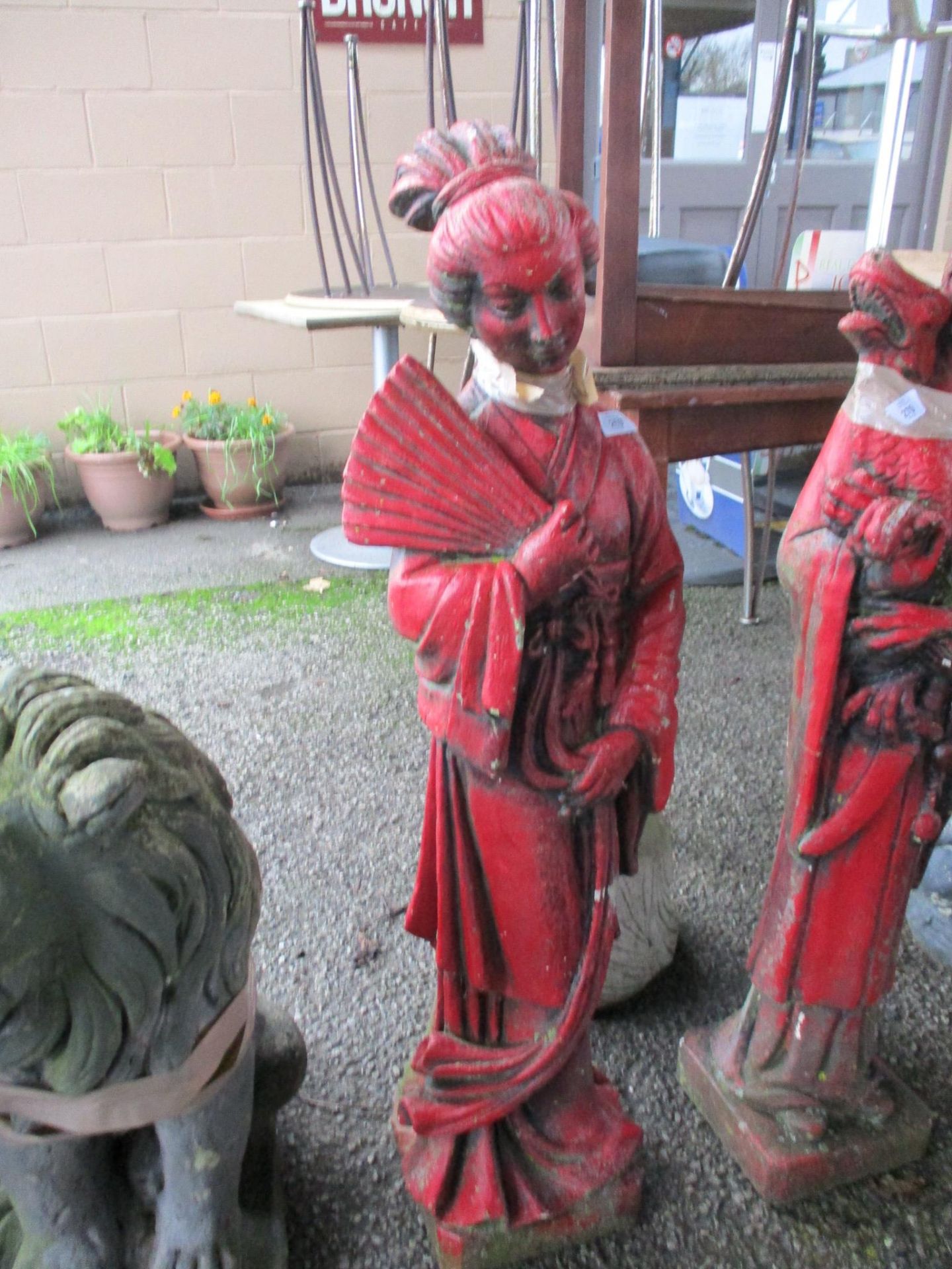 GARDEN STATUE DEPICTING A LADY WITH A FAN