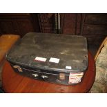 VINTAGE SUITCASE CONTAINING VARIOUS TRAVEL BOOKS