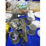 QUANTITY OF METAL WARES AND PEWTER MUGS AND A PLATED VASE