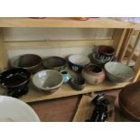 COLLECTION OF VARIOUS EARTHENWARE STUDIO AND OTHER POTTERY