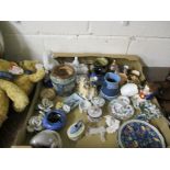 GROUP OF CERAMIC ITEMS INCLUDING A ROYAL DOULTON TOBACCO JAR AND COVER AND OTHER ITEMS