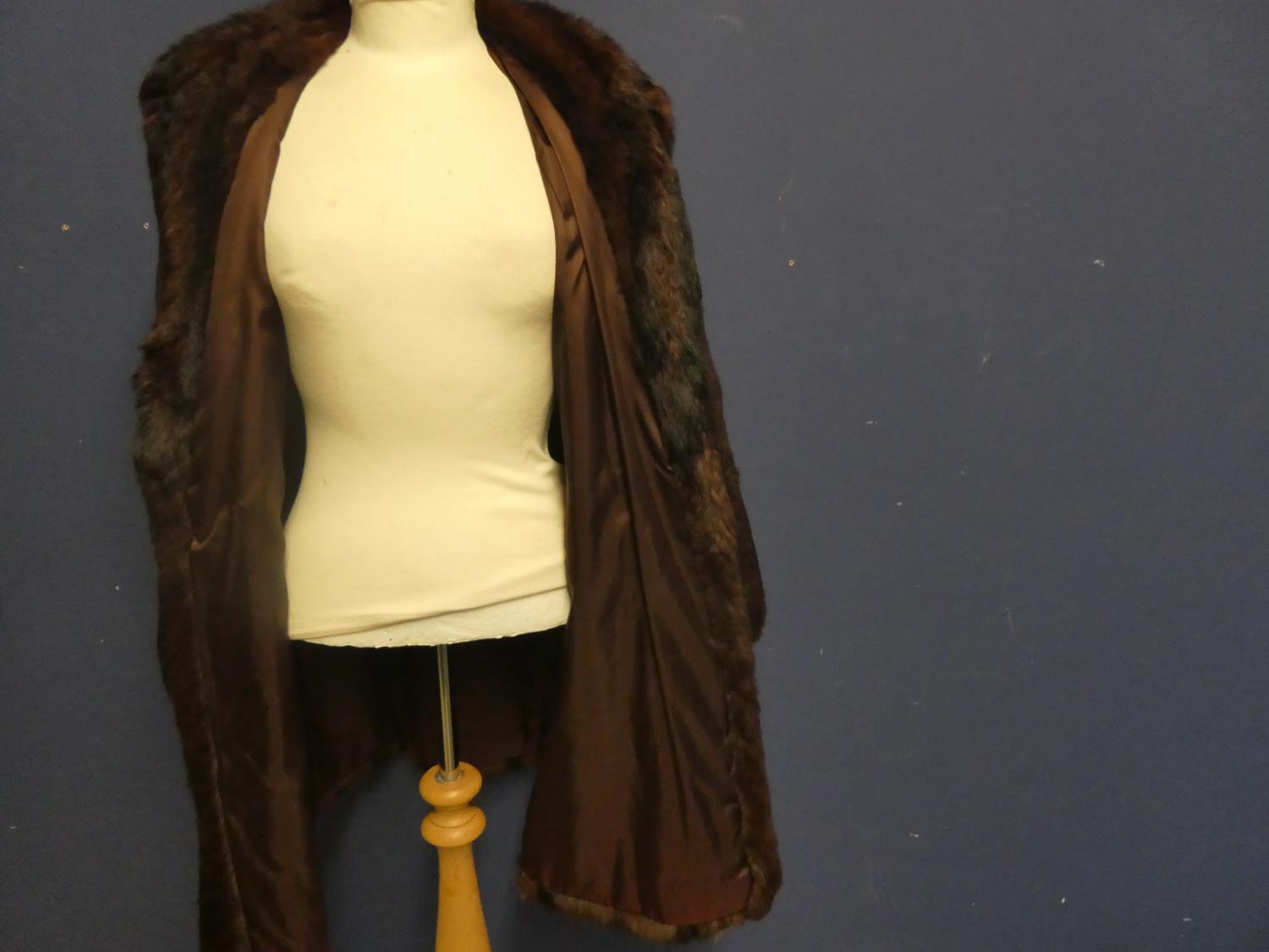 Half length vintage fur coat approx 12-14 - Image 5 of 6