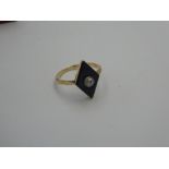18ct (marks worn) Yellow gold onyx plaque ring set with central diamond size N