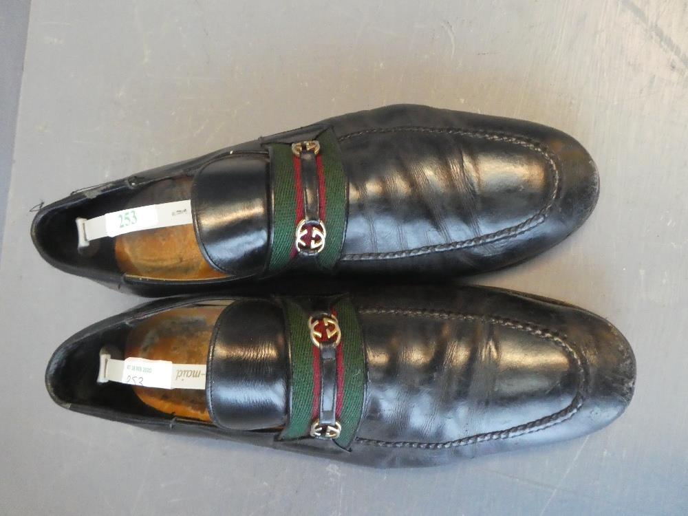 Pair of gents black leather GUCCI loafers with GUCCI red & green web stripe & GUCCI strap size 42 - Image 4 of 7