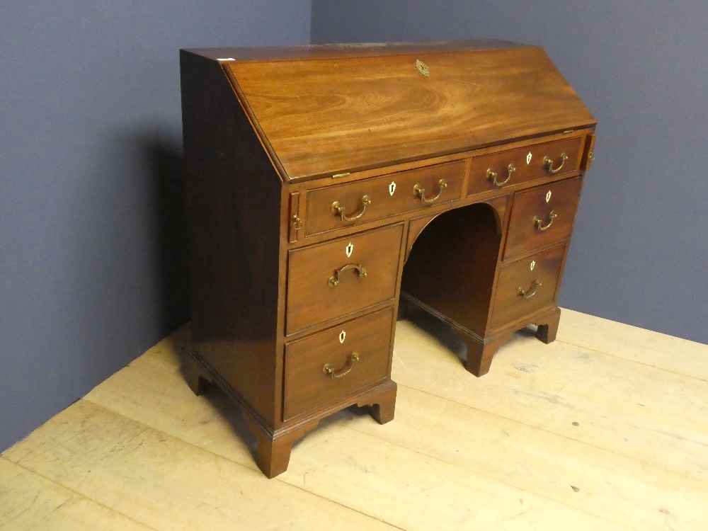 Mahogany knee hole bureau with 6 drawers & escutcheons & fitted interior 110H cm - Image 3 of 3