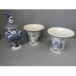 Pair of blue & white circular planters (chip to rim) & blue & white lidded vase
