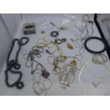 Unmarked white & yellow metal jewelry