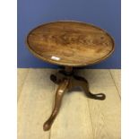 George III oak tripod tray top circular occasional table, 45cm diameter x 48cmH (old repair/split)