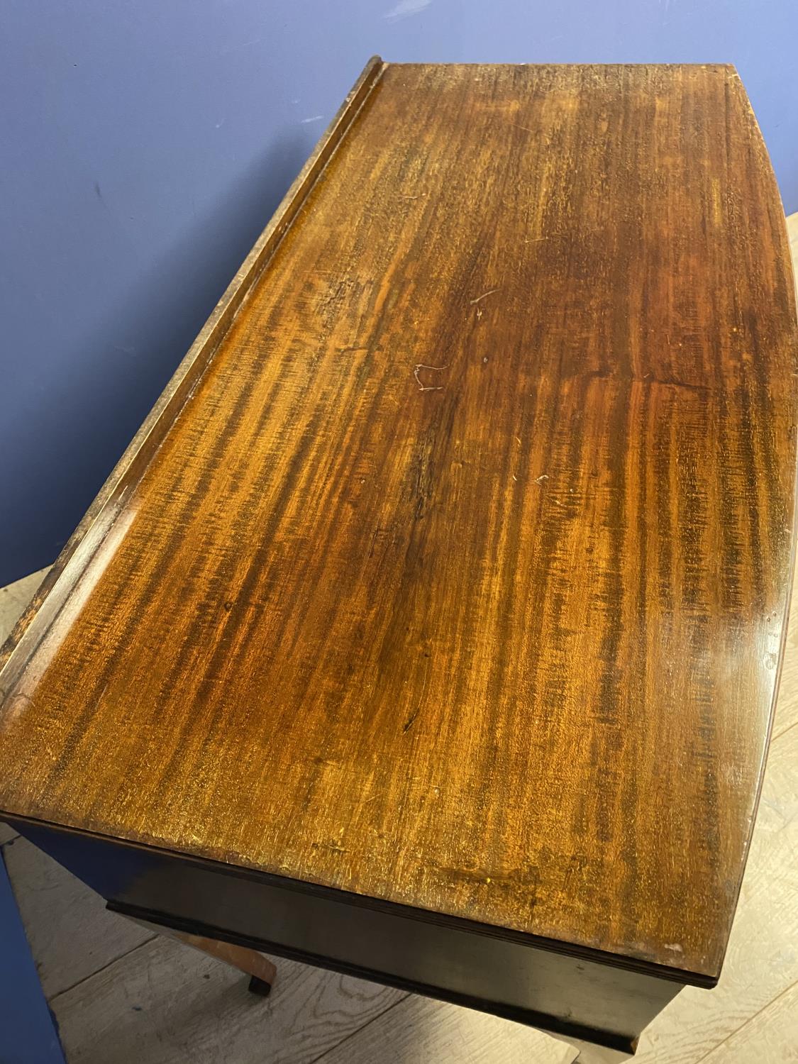 Late Regency mahogany pedestal table and a mahogany side table, and a bow front mahogany dressing - Image 5 of 5