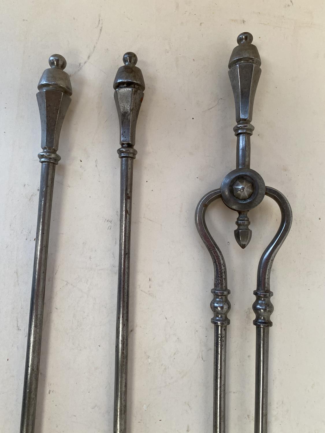 Set of 3 C19th steel fire irons - Image 3 of 3