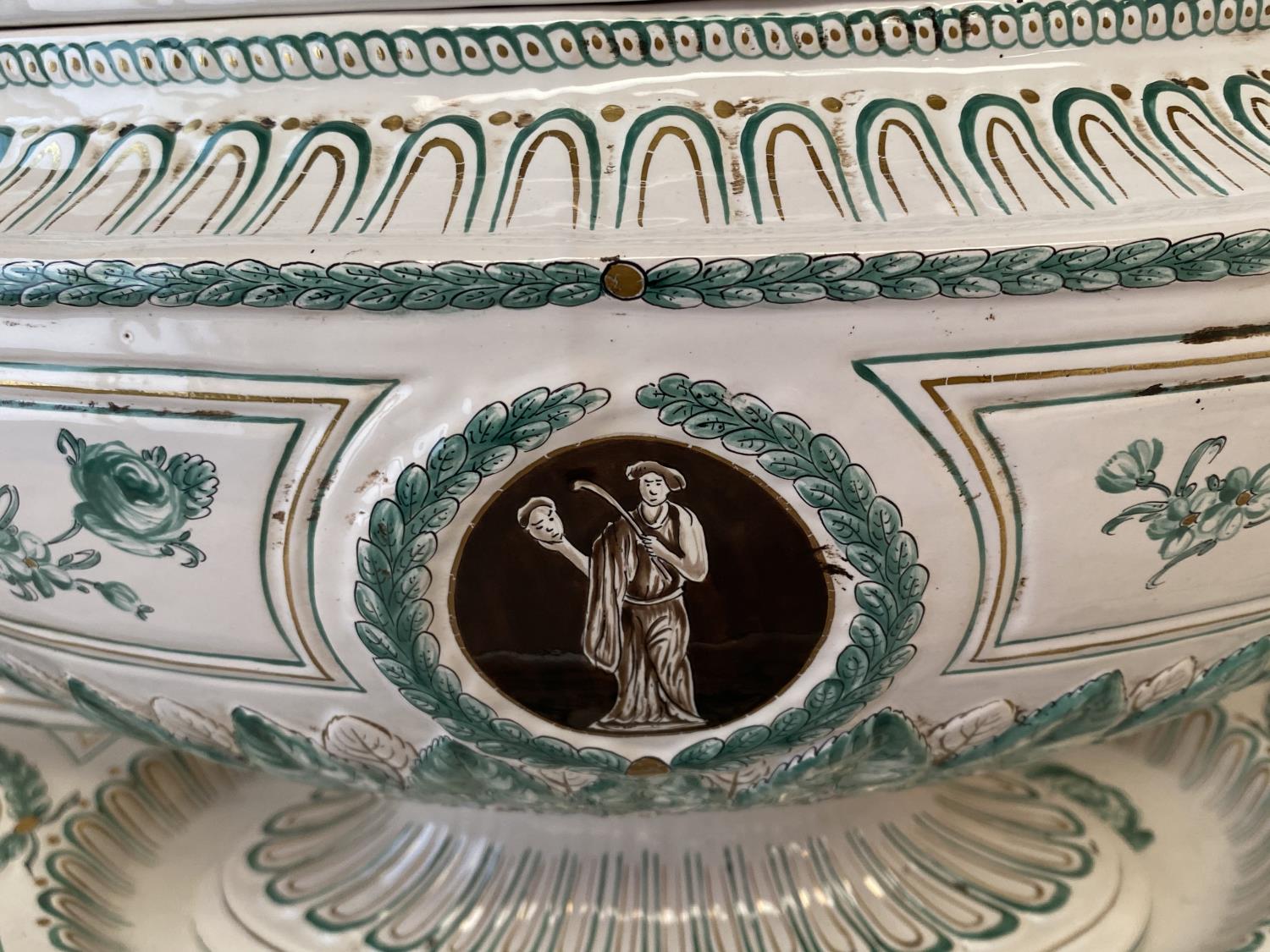 Large French early C19th French lidded tureen on a matching base by Veuve Perrin (1748-1803) - Image 3 of 8
