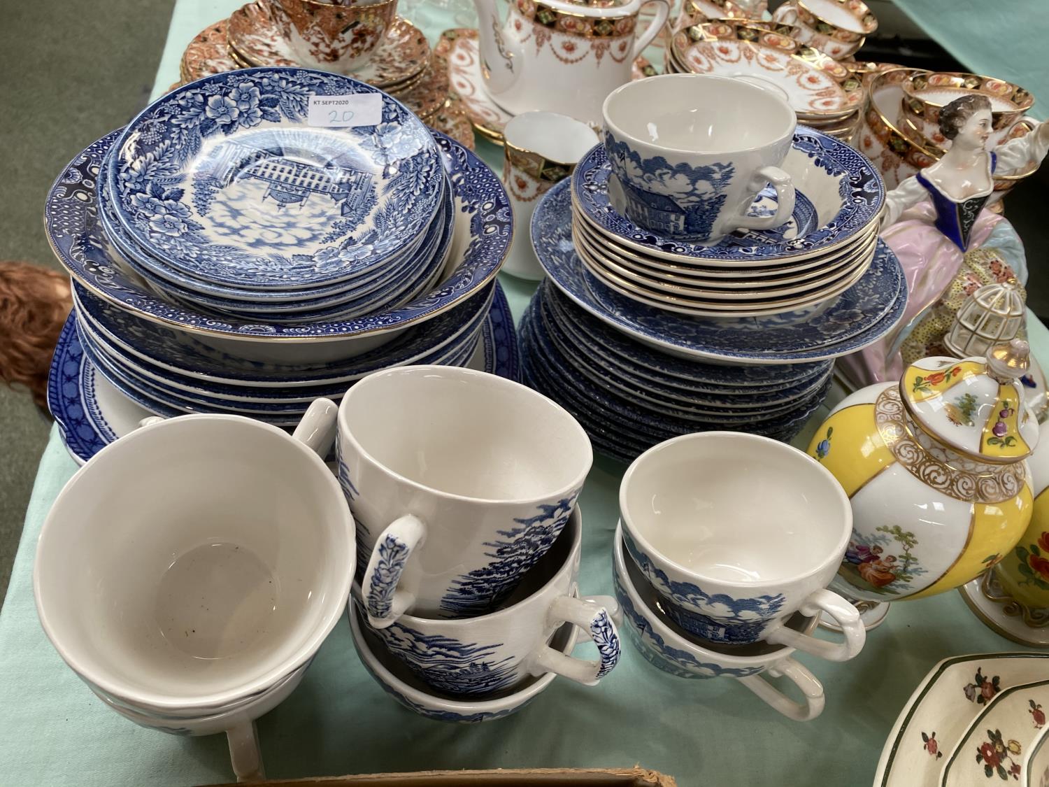 Large quantity of china and glass, to include, Royal Worcester blush, Crown Ducal, Doulton, Royal - Image 8 of 25