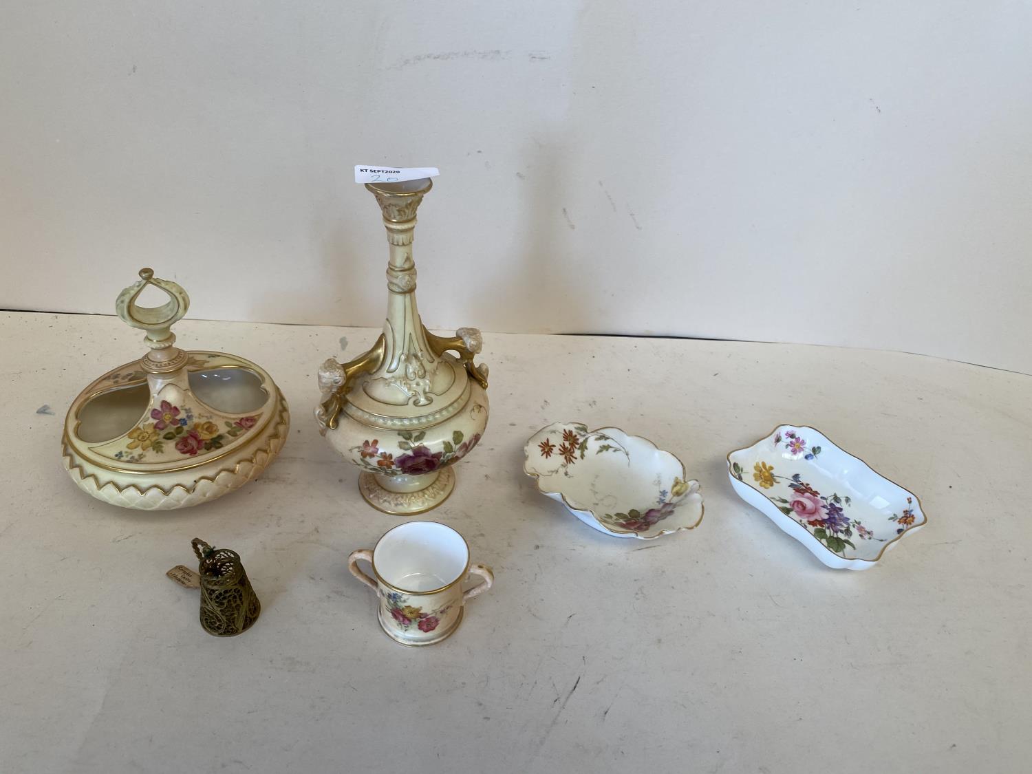 Large quantity of china and glass, to include, Royal Worcester blush, Crown Ducal, Doulton, Royal - Image 17 of 25