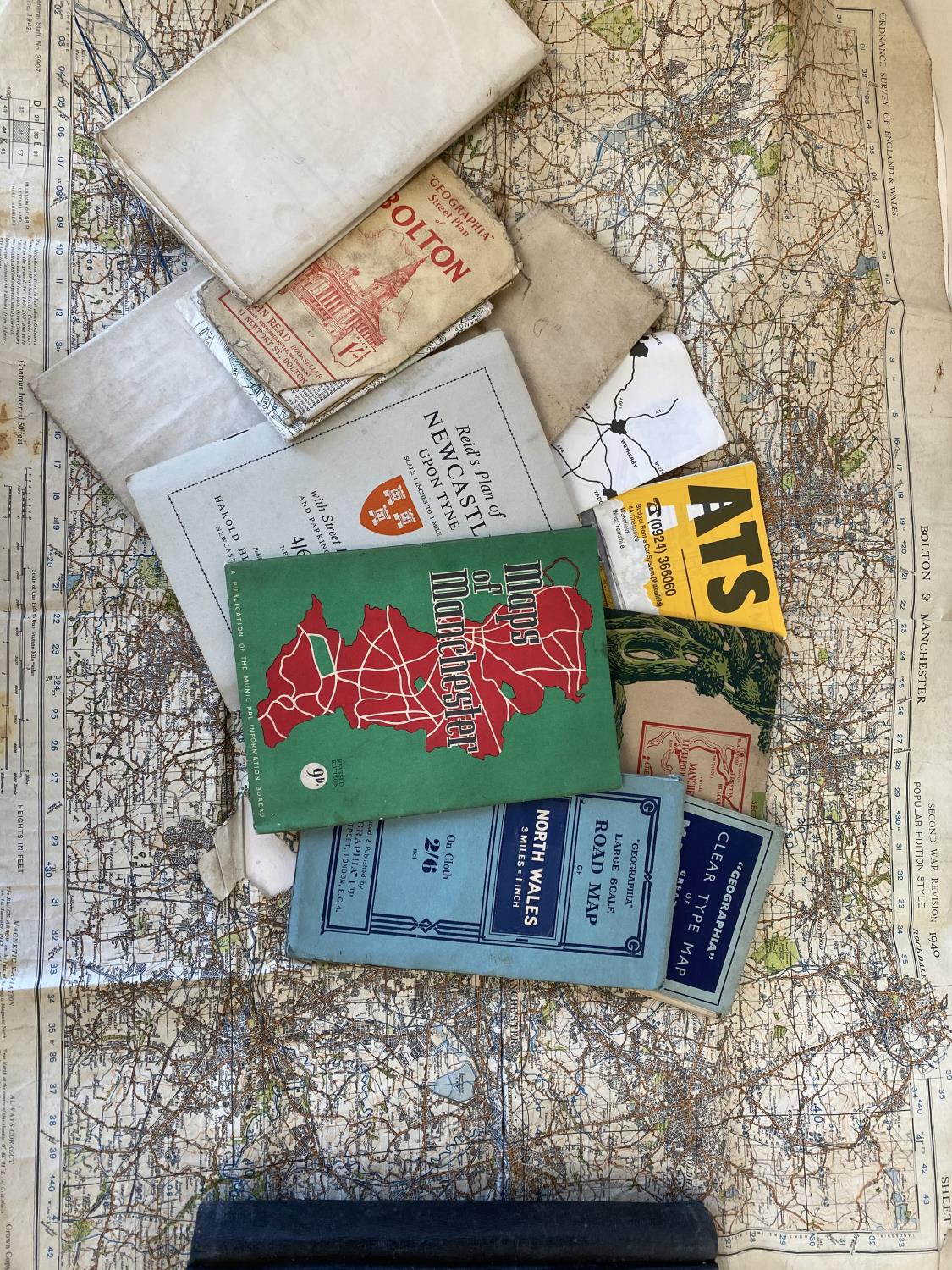 Stamp album and old maps CONDITION: clearance lot as found - see photos - Image 4 of 6