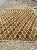 Striking Arts & Crafts design carpet - size. 4.00 x 3.00 m PURCHASERS: PAYMENT BY BANK TRANSFER