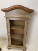 Painted pine spice rack supported by both feet