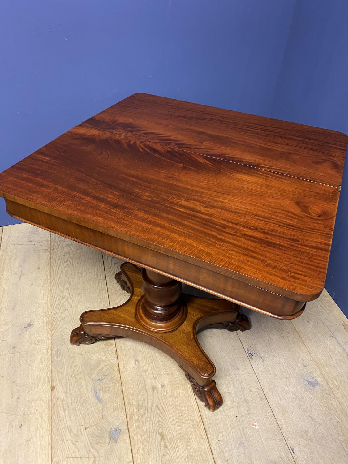 Early Victorian pedestal foldover mahogany tea table 92cmL - Image 4 of 4