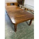 Mid Victorian mahogany dining table with 2 extra leaves