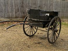 Governess cart, Super Bantam deluxe, in "velvet green" and black, fully professionally restored,