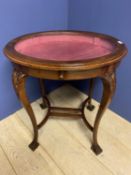 19th Century mahogany oval bijouterie table supported by cabriole legs on a lion clawfoot and